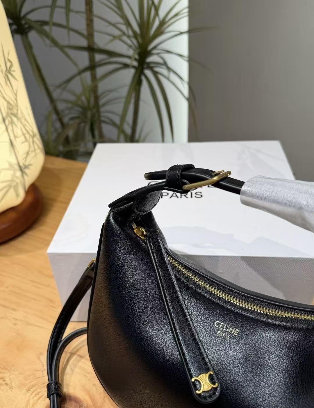 CELINE LULU Shoulder Handbag in Black