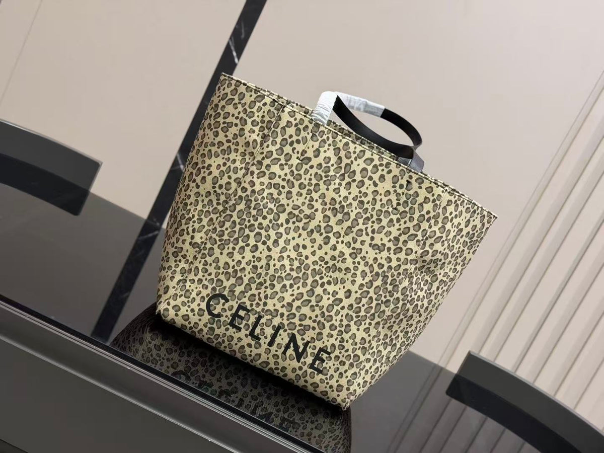 CELINE Tote Bag in Beige