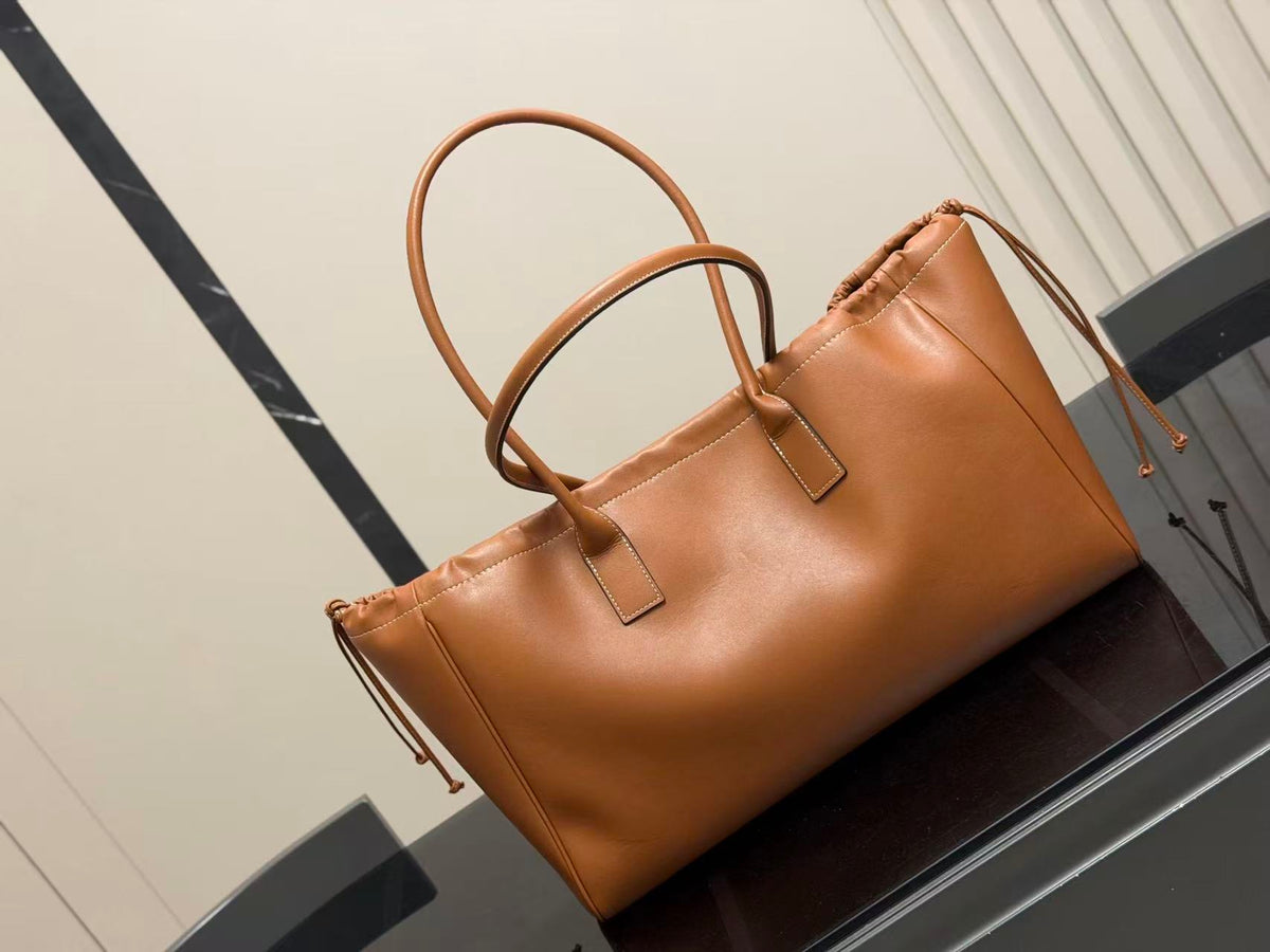 CELINE Tote Bag in Brown