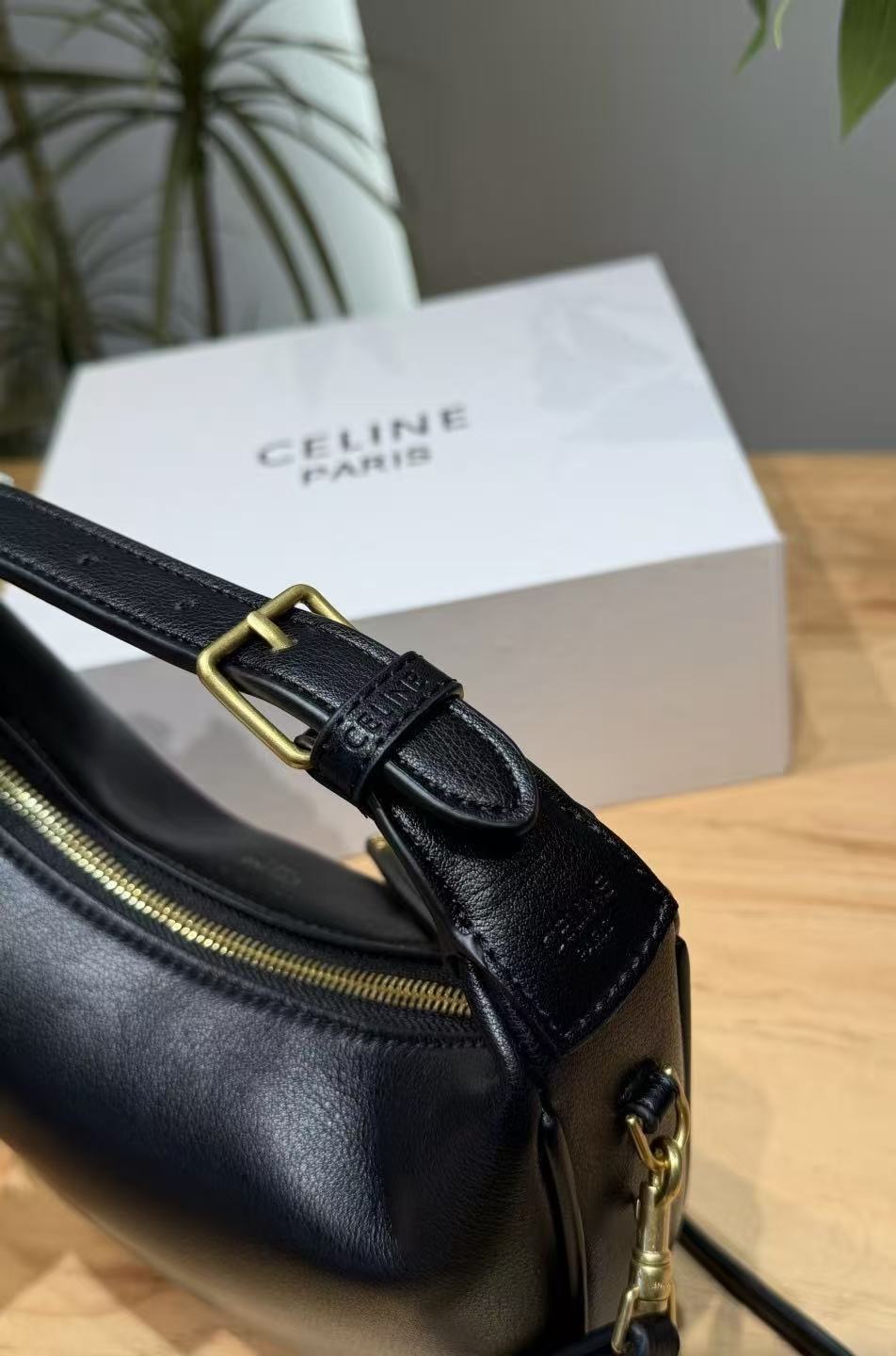 CELINE LULU Shoulder Handbag in Black