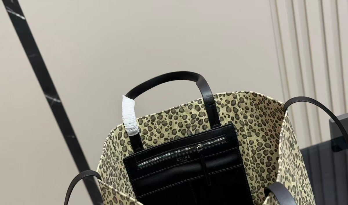 CELINE Tote Bag in Beige