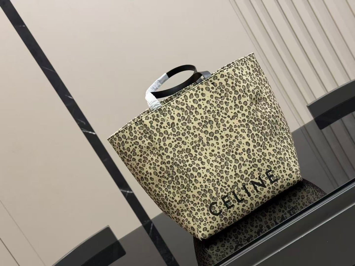 CELINE Tote Bag in Beige