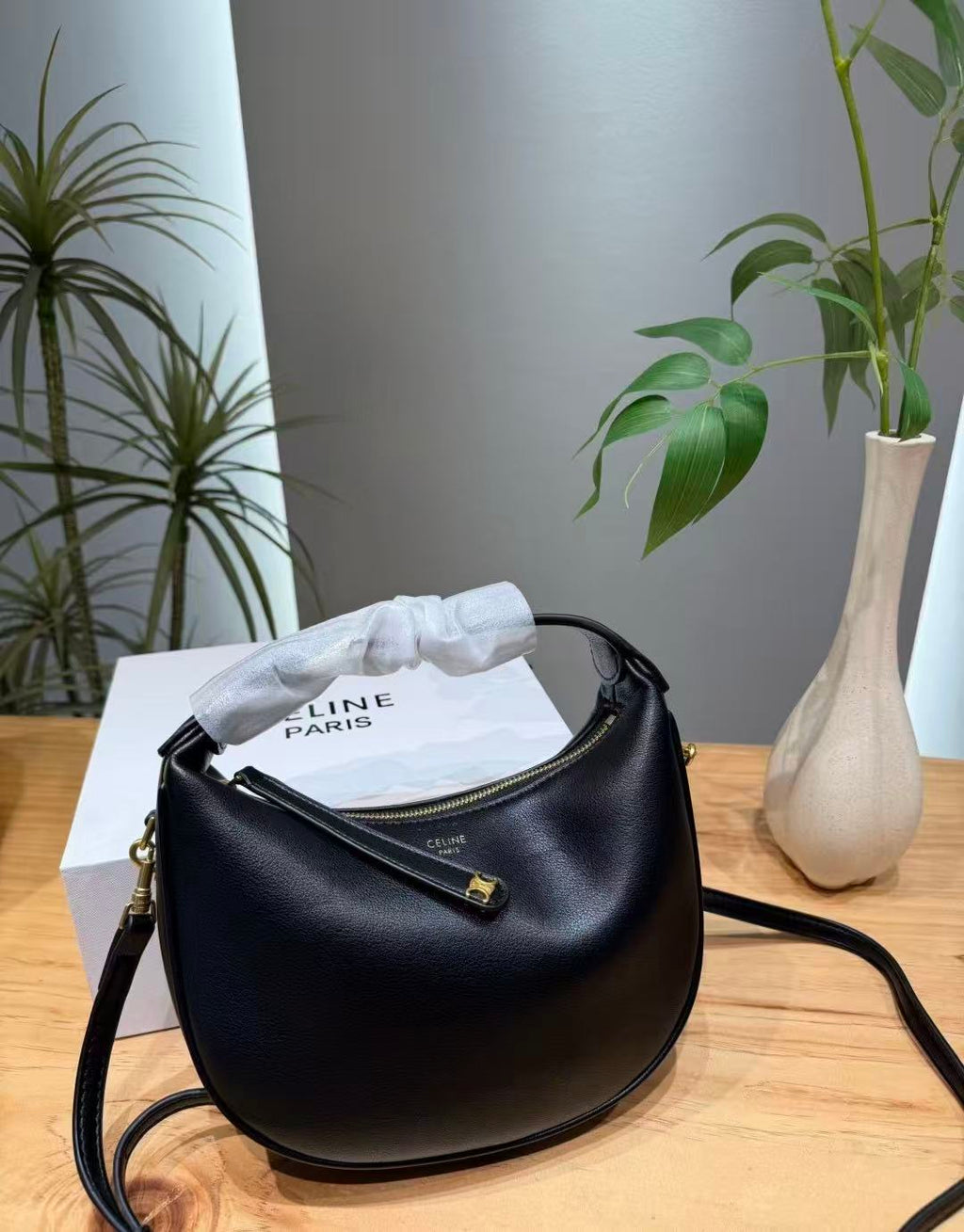 CELINE LULU Shoulder Handbag in Black
